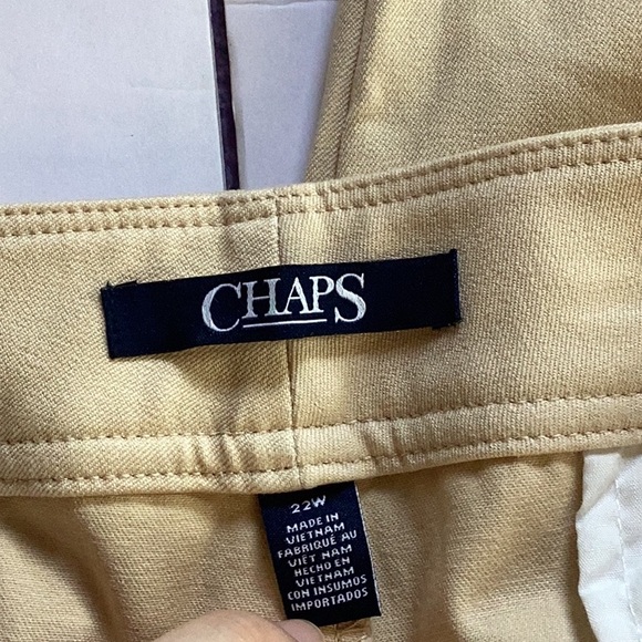 Chaps Cream/Yellow Capris. - Picture 5 of 5